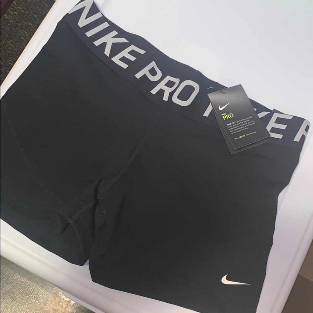 Brand new Nike Pro tight shorts !